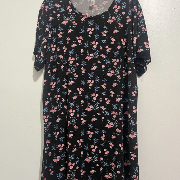 flora Dark Black with floral print flowy short sleeve dress size XL - Picture 2 of 5